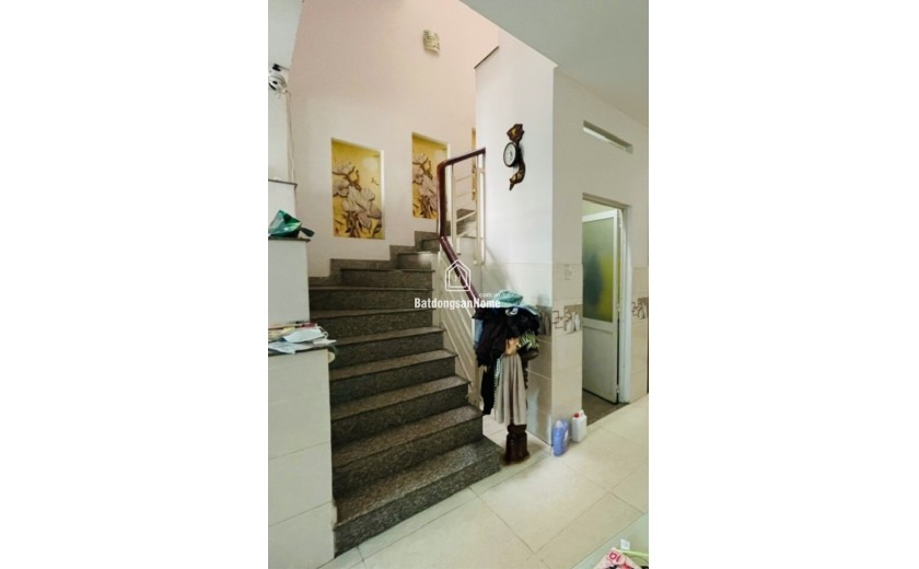 Bán nhà đường Tân Hoà 2, Hiệp Phú. Q9, TP HCM. DT 75 m2,  3 tầng, 4PN, SH. Giá  5.6 tỷ